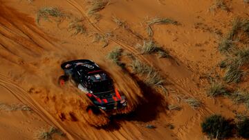 Rallying - Dakar Rally - Stage 8 - Al Duwadimi to Hail - Saudi Arabia - January 15, 2024 Team Audi Sport's Carlos Sainz and co-driver Lucas Cruz in action during stage 8 REUTERS/Hamad I Mohammed
