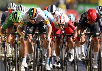 Sam Bennett gan¨® esta vez la partida a Caleb Ewan en el esprint final.