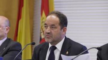 <b>EN SÓLO ONCE MESES. </b>El Real Zaragoza ha salido del proceso concursal en sólo once meses. En la imagen, el Consejo en pleno: Porquera, Agapito Iglesias y Francisco Checa.