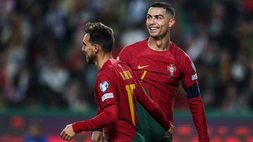 Cristiano Ronaldo y Ricardo Horta celebran el segundo gol de Portugal.