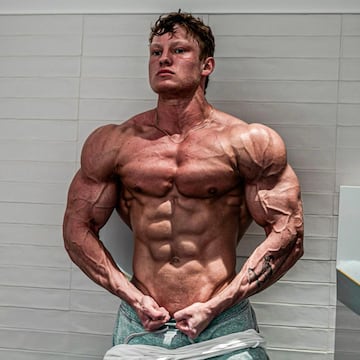 Anton Ratushnyi es un joven de tan solo 19 años que se ha convertido en una de las mayores sensaciones del mundo del culturismo. El culturista ha ha superado, 57 años después, el récord de Schwarzenegger de ser el culturista profesional más joven de la historia tras ganar el título de la división nacional del NPC en Texas. Posee un físico estéticamente impecable, un atributo que ha dejado a muchos boquiabiertos.