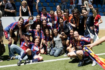 El club valenciano es otro de los grandes equipos femeninos de España que se encuentra arriba en el palmarés de la Copa de la Reina con un total de seis (2000, 2001, 2002, 2004, 2005 y 2007). En la foto, el equipo que ganó la Copa de 2007.