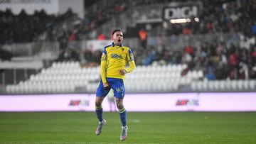 Roger Martí celebra el gol del empate ante el Burgos que significaba su gol número 100 como profesional. Foto: Cádiz CF.