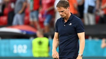 FILE PHOTO: Soccer Football - Euro 2020 - Round of 16 - Netherlands v Czech Republic - Puskas Arena, Budapest, Hungary - June 27, 2021  Netherlands coach Frank de Boer looks dejected after the match Pool via REUTERS/Attila  Kisbenedek/File Photo