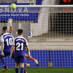 Edgar desaprovecha el regalo del VAR y deja vivo al Albacete