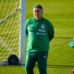 Tata Martino: “¿Raúl Jiménez? Un futbolista de su jerarquía debe estar en el Mundial”