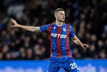 جذب أداؤه المتميز اهتمام ريال مدريد، وكذلك مانشستر يونايتد. قارنته صحيفة ديلي ميل البريطانية بأندريا بيرلو، ولوكا مودريتش، وتوني كروس.