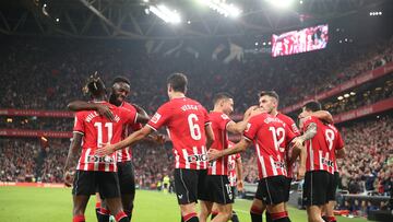 BILBAO (ESPA?A), 10/11/2023.- Los jugadores del Athletic Club Ucelebran el gol de su equipo, anotado por Gorka Guruzeta -2d-) durante el partido correspondiente a la jornada 13 de LaLiga que Athletic Club y Celta de Vigo disputan este viernes en el Estadio de San Mam¨¦s. EFE/ Luis Tejido