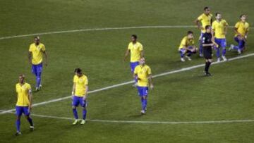 Los jugadores brasileños abatidos tras la eliminación.