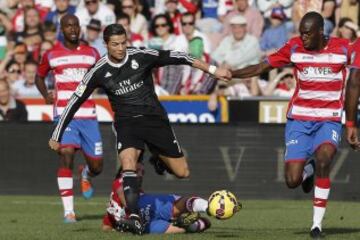 Cristiano Ronaldo se marcha de Iturra y Nyom.