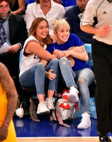 Brandi Cyrus y Miley Cyrus.