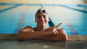 Marchand sigue otra estela de Phelps: los bañadores