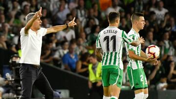 Quique Setién, Tello y Lo Celso, ante el Leganés.