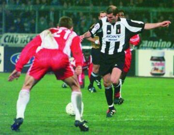 Zidane anotó el 4-1 definitivo del partido de ida de semifinales de Champions League  en 01/04/1998