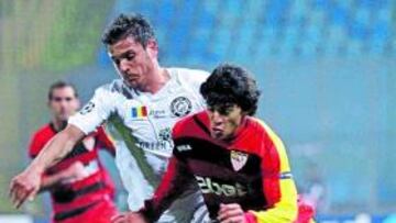 <b>EL MEJOR. </b>Perotti fue el único que le metió chispa al mal partido jugado en Rumanía.