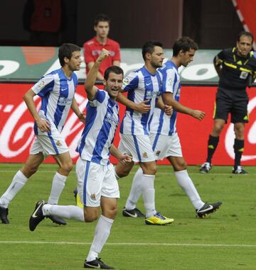 Esta temporada fue inusual debido a que la primera jornada no se disputó, ya que la Asociación de Futbolistas Españoles (AFE), con el apoyo de los futbolistas, convocó una huelga para conseguir mejores condiciones en el convenio. Por lo tanto, la primera jornada en disputarse fue, en realidad, la segunda, que se disputó el último fin de semana de agosto. El primer jugador en marcar en esta temporada fue Agirretxe tras recibir un pase de Carlos Martínez en el partido que enfrentó al Sporting y la Real Sociedad. 