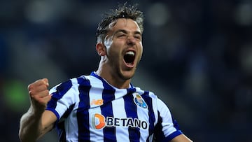 Nico González, jugador del Oporto, celebra un gol.