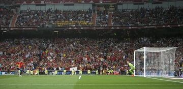 1-0. Sergio Ramos marc¨® el primer gol de penalti.