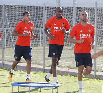 En imágenes la primera práctica de Jeison Murillo en el Valencia