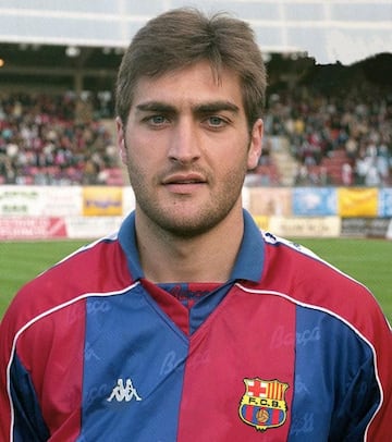 Defendió la camiseta del Osasuna desde 1990 hasta 1995. Vistió la camiseta del Barcelona tan sólo en 1995. 