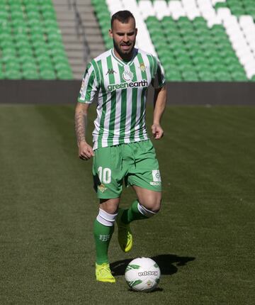 Jesé Rodriguez habló de su estado físico. "Estoy bien, he entrenado bastante desde que comenzó la campaña en el PSG. Mucha gente habla del peso, yo tuve una lesión de rodilla y tuve que fortalecer las piernas, lo que tengo es músculo".