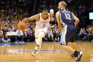 Russell Westbrook (Oklahoma City Thunder) ante Nick Calathes (Memphis Grizzlies).