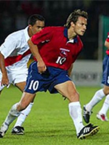 Campeón con Colo Colo en 1997, 1998 y 2002; y seleccionado nacional en siete ocasiones, el lateral izquierdo Raúl Muñoz estudió Derecho y se convirtió en abogado tras retirarse del dútbol en 2004. 