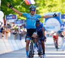 Mikel landa sube al podio tras la 20ª etapa del Giro