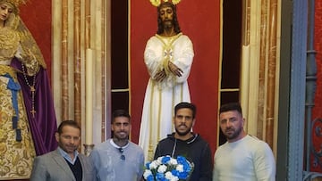 Castillo, Samu, Recio y Javier Mart&iacute;nez, junto a Jes&uacute;s Cautivo.