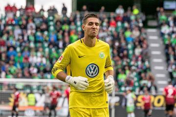 Wolfsburg | 26 yr. old. The Catalan side are looking for a replacement for Cillessen who is expected to depart next summer. The Belgian stopper is currently valued at 6 million euro.