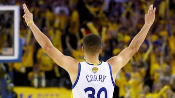 OAKLAND, CA - JUNE 19: Stephen Curry #30 of the Golden State Warriors reacts after scoring a three-point basket against the Cleveland Cavaliers in Game 7 of the 2016 NBA Finals at ORACLE Arena on June 19, 2016 in Oakland, California. NOTE TO USER: User expressly acknowledges and agrees that, by downloading and or using this photograph, User is consenting to the terms and conditions of the Getty Images License Agreement.   Ezra Shaw/Getty Images/AFP
 == FOR NEWSPAPERS, INTERNET, TELCOS &amp; TELEVISION USE ONLY ==