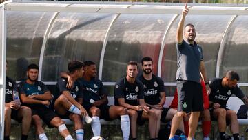 Diego Martínez y algunos jugadores, durante la estadía veraniega en Marbella.