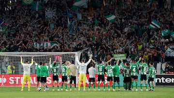 Los jugadores celebran el triunfo ante el Panathinaikos.