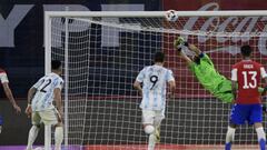 "Claudio Bravo es Top 5 en el mundo; será difícil que Gabriel Arias se quede con el arco de la Roja"