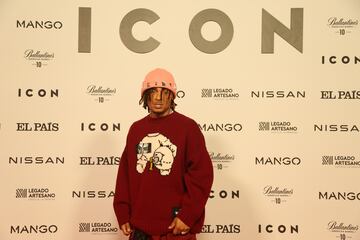 Ozuna posa en la alfombra roja de la gala por el décimo aniversario de 'Icon' celebrada en el Consulado Italiano de Madrid.