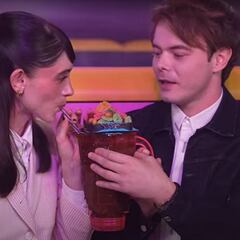 Actores de ‘Stranger Things’ visitan México y prueban por primera vez una licuachela