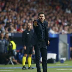 A Simeone sigue sin salirle bien el plan de los tres centrales