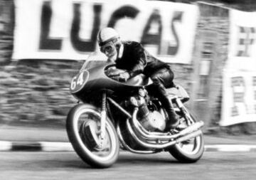 John Surtees es único piloto en ser campeón del mundo en Motociclismo y en Fórmula 1.