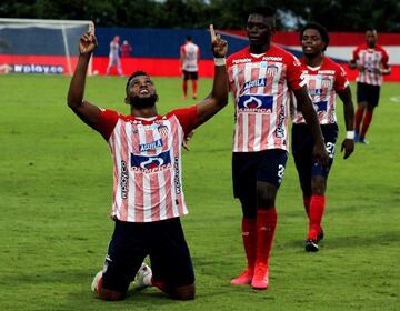 El delantero regresó al FPC para ser el botín de oro. El atacante le dio jerarquía al frente de ataque del Junior de Barranquilla, siempre respondió cuando fue exigido y se entendió muy bien con Teófilo Gutiérrez. Sus goles llevaron a los dirigidos por Luis Amaranto Perea a la semifinal.
Partidos: 23
Goles: 14