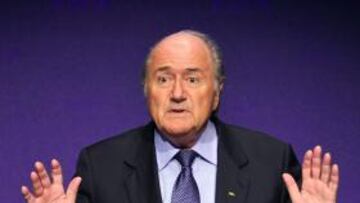 <b>¿AMAÑOS? </b>Blatter hará investigar los partidos pitados por Lengyel.