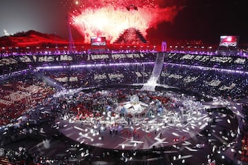Futurista y colorida ceremonia de clausura de los Juegos Olímpicos de Invierno disputados en PyeongChang (Corea del Sur).