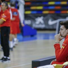 Otra lesión en la Selección: Pere Tomàs sustituye a Álex Suárez