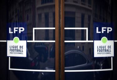 FIFA medical chief says all football leagues should end now