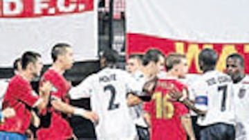 <b>TANGANA. </b>El partido terminó con una tangana monumental.