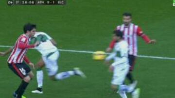 V&iacute;ctor Rodr&iacute;guez toc&oacute; la pelota con la mano antes del 0-1.