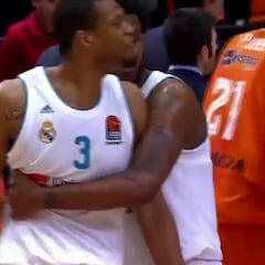 Randolph desatado: se fue a por los árbitros tras el pitido final