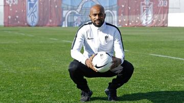 Dimitri Foulquier en su presentaci&oacute;n con el Granada.