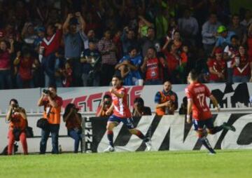 Keko Villalva es aplaudido por la afición