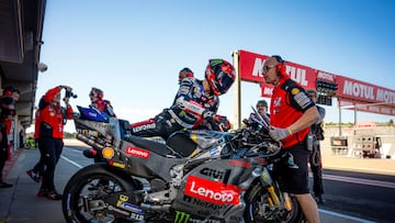 Pecco Bagnaia con la Ducati de MotoGP.