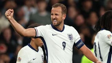Harry Kane, jugador de la Selección inglesa, celebra uno de los goles anotados ante Finlandia.